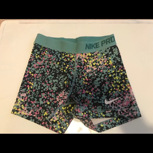 Women’s Nike pros - Picture 2 of 5
